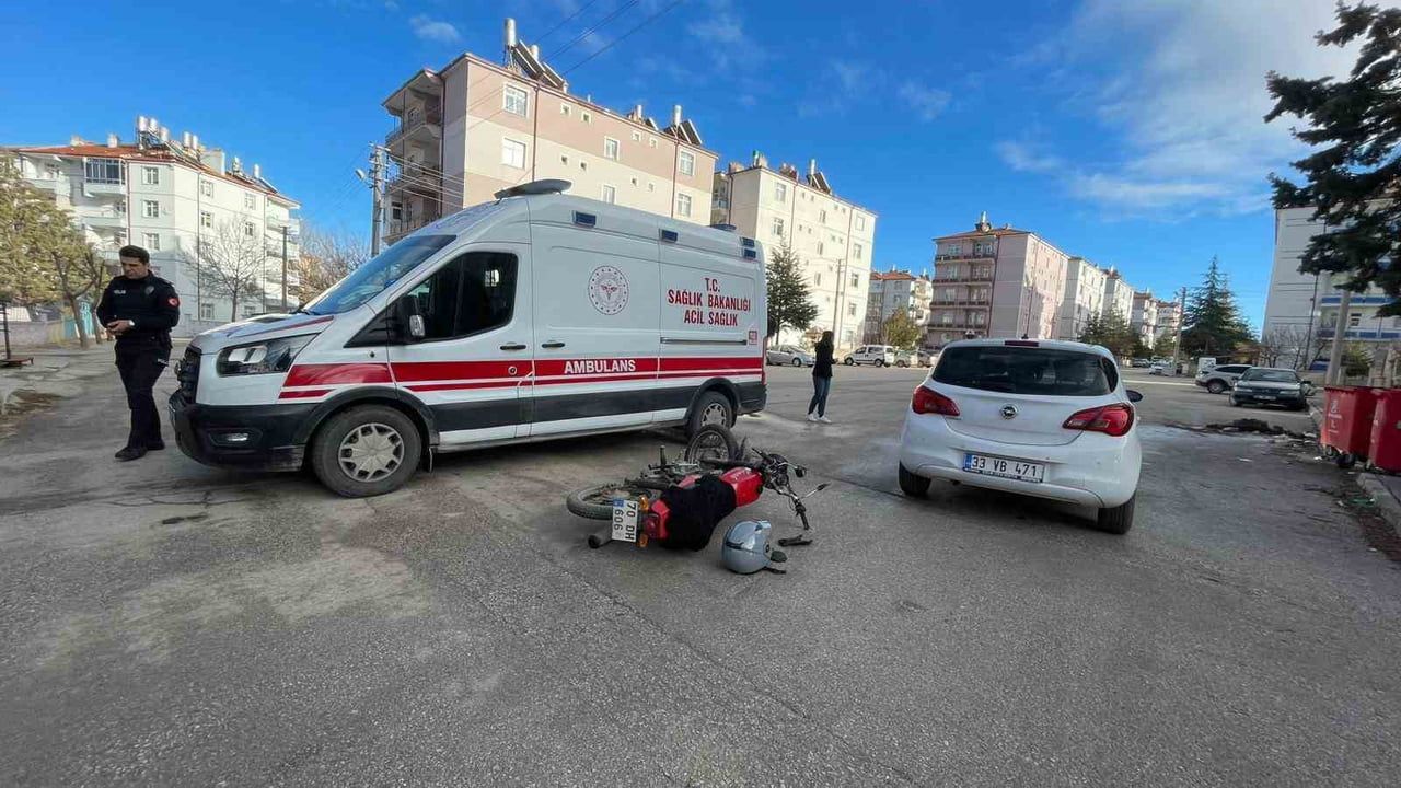 Karaman'da otomobil ile motosiklet çarpıştı — Sürücü yara almadan kurtuldu