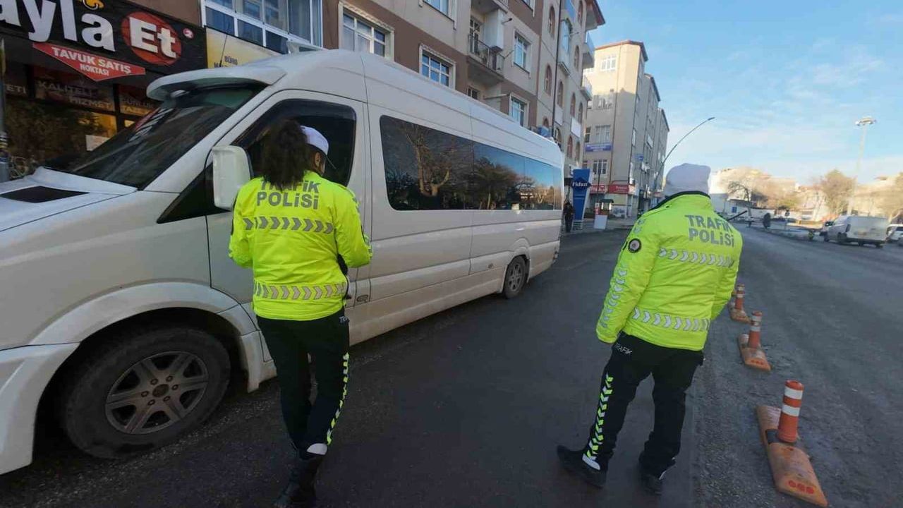 Karaman'da Toplu Taşıma Araçlarına Yönelik Trafik Denetimleri Sürüyor