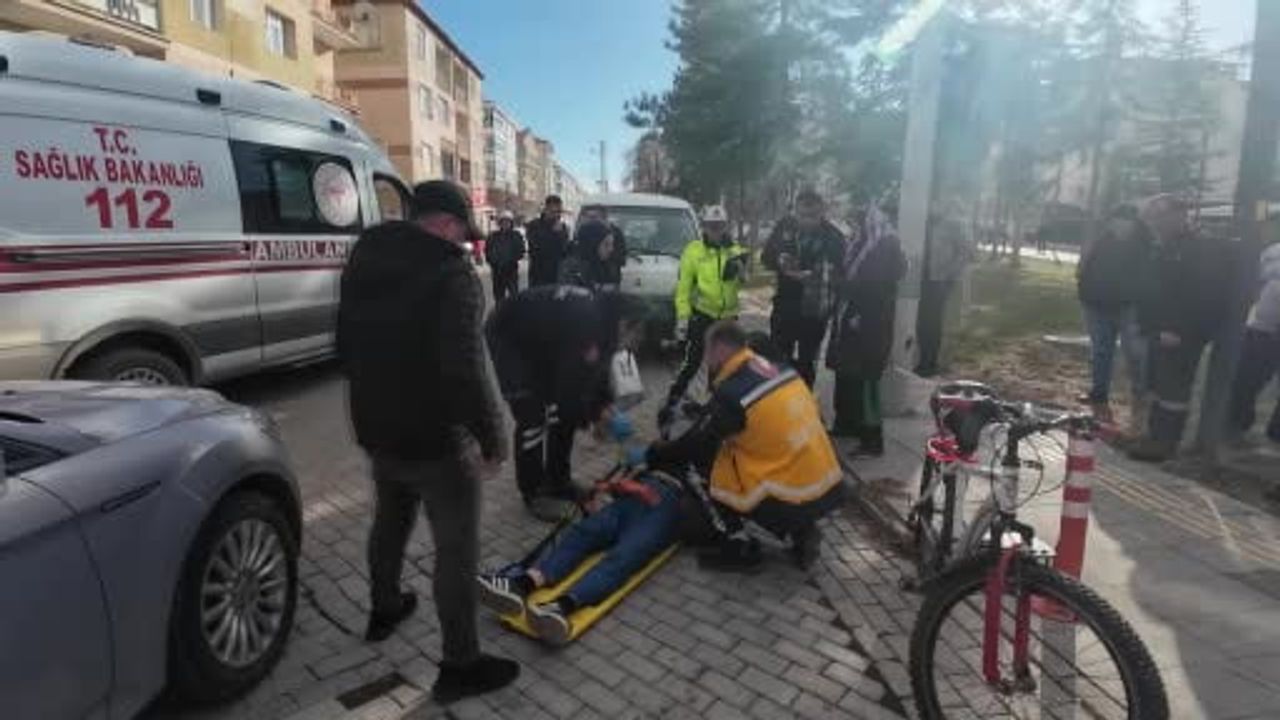 Karaman İmaret Mahallesi'nde otomobil ile çarpışan bisiklet sürücüsü ağır yaralandı
