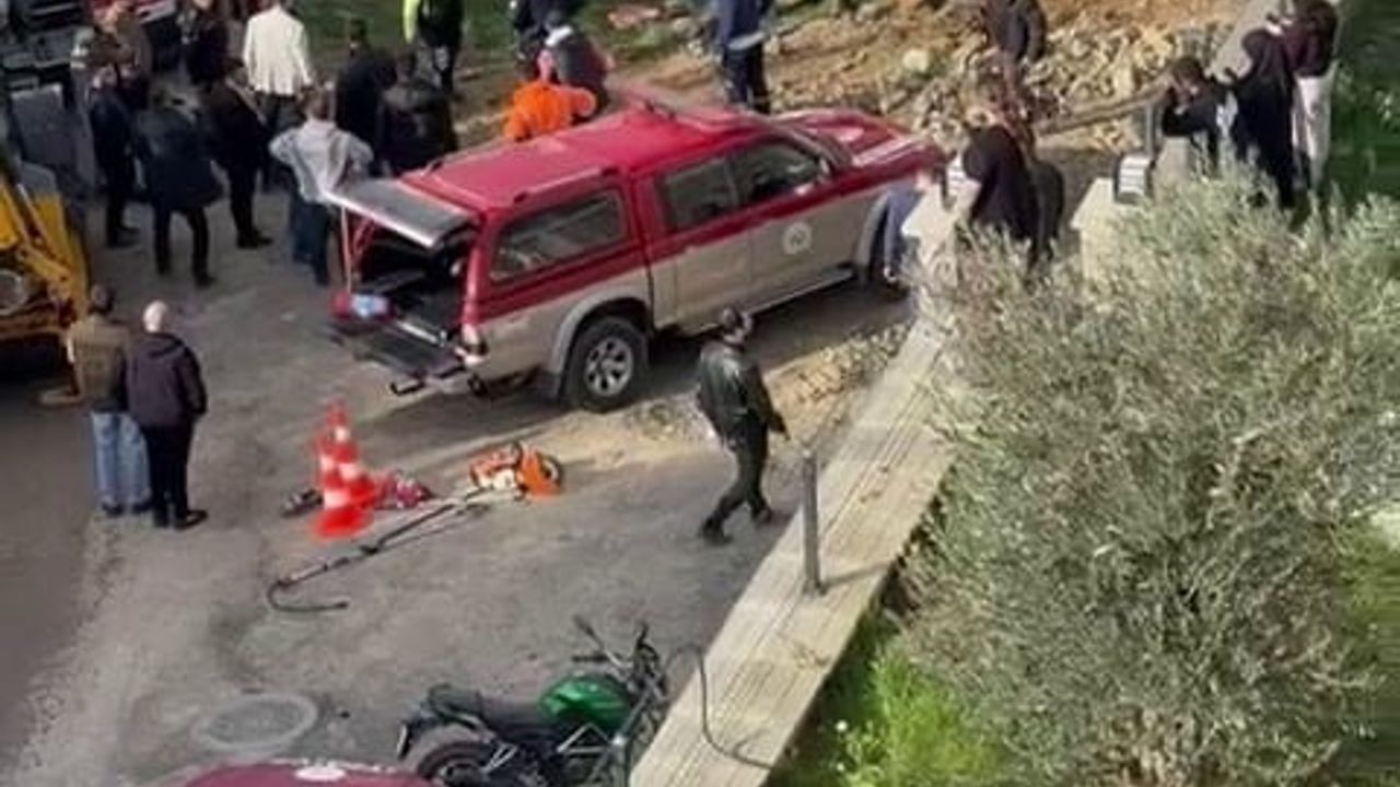 Karamürsel'de devrilen forkliftin altında kalan belediye çalışanı hayatını kaybetti