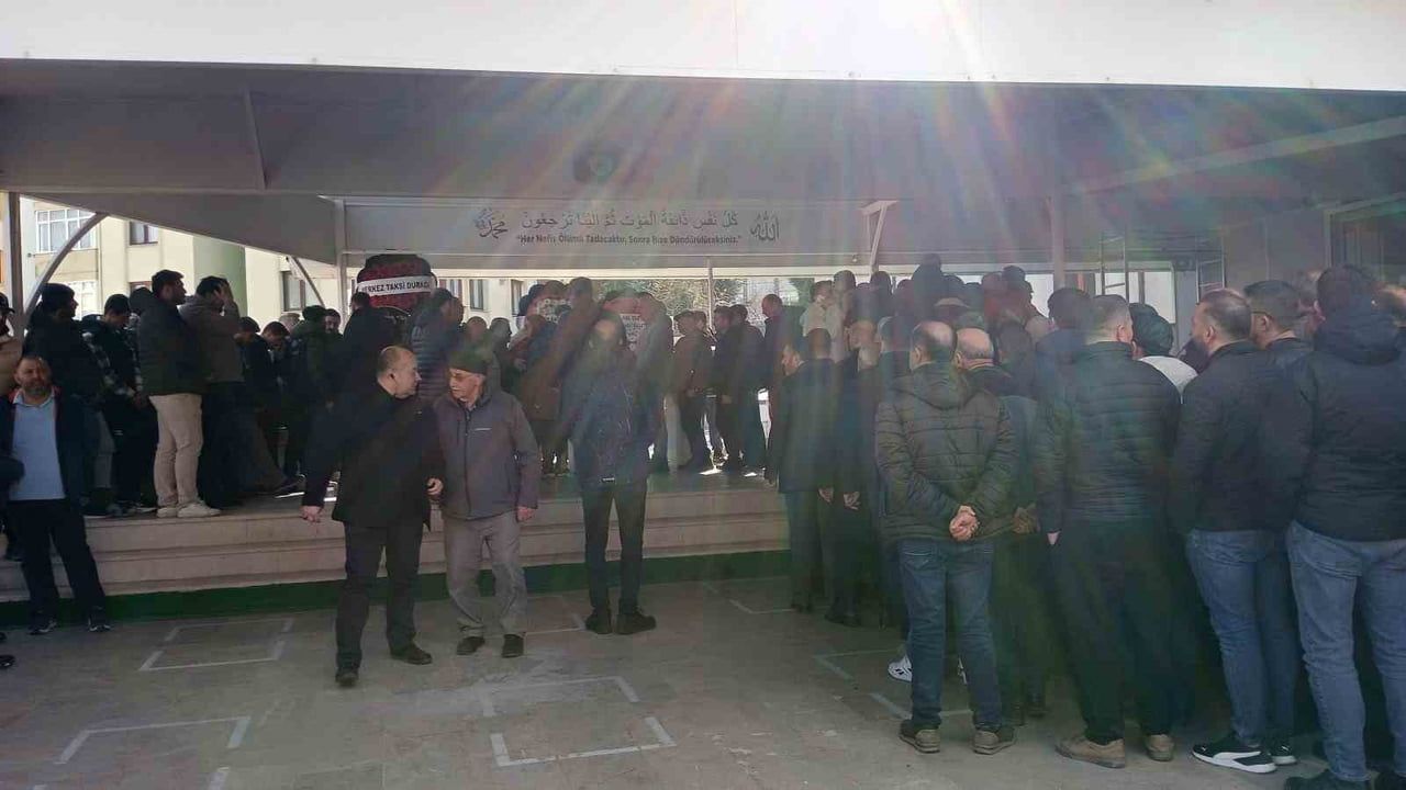 Karamürsel'de forklift kazasında yaşamını yitiren belediye işçisi uğurlandı