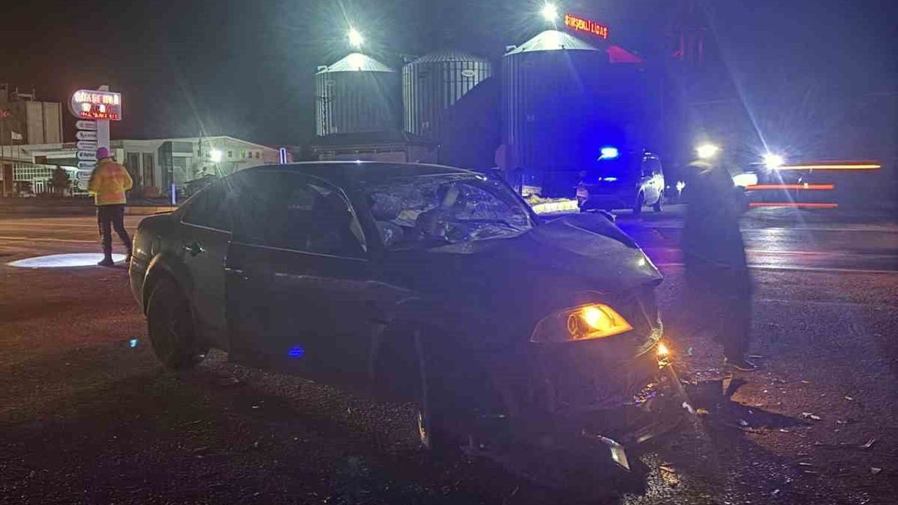 Karapınar’da çekiciyle otomobil çarpıştı: 5 kişi yaralandı