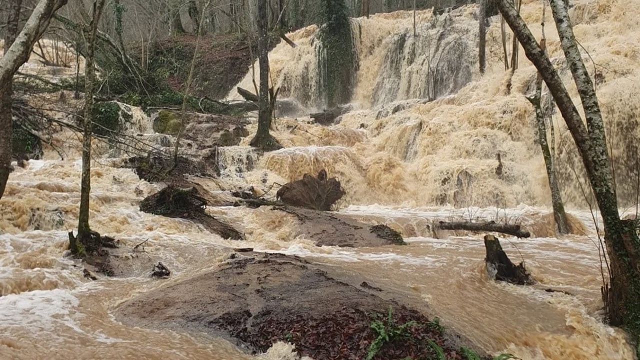 Karapınar Şelalesi yağışlarla yeniden canlandı