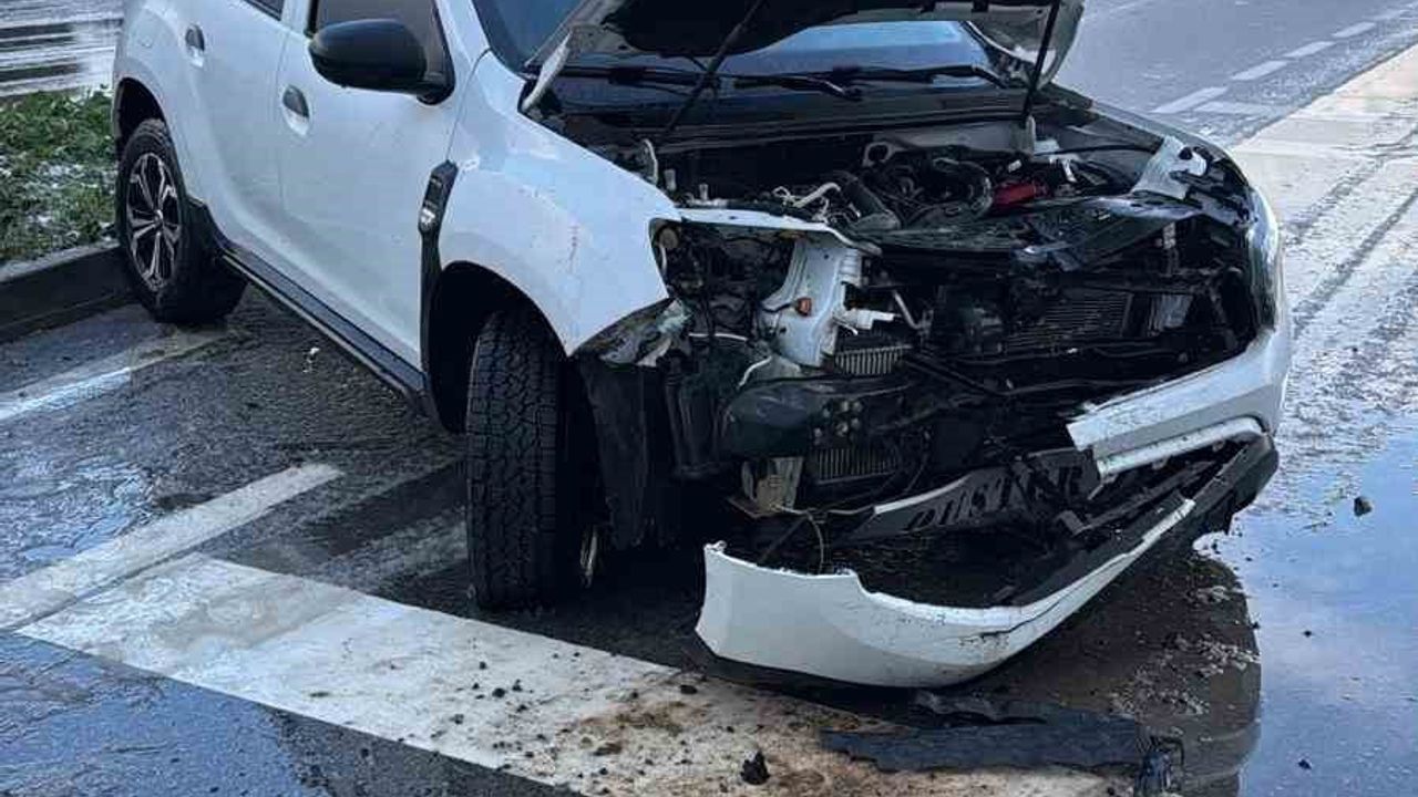 Karasu-Adapazarı yolunda yağış kaynaklı kaza: 8 kişi yara almadan kurtuldu