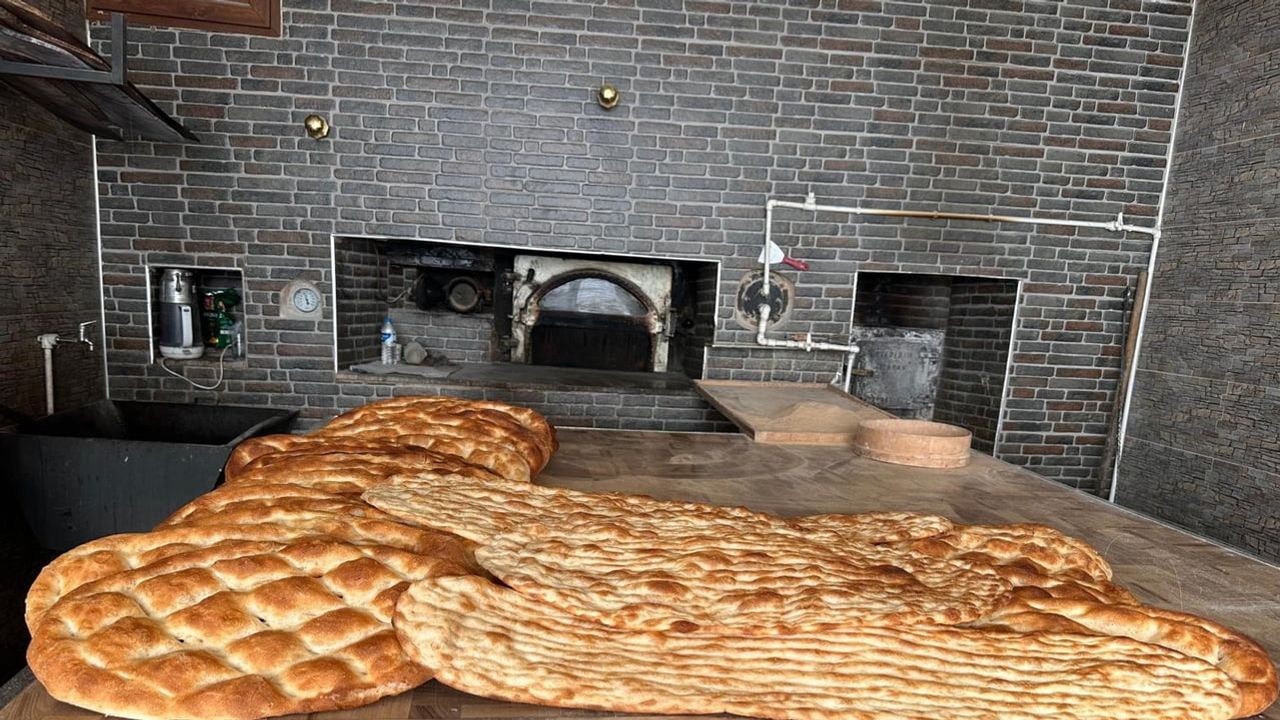 Karayazı’da Aydın Ekmek Fabrikası’ndan yeni lavaş ve tandır fırını açıldı