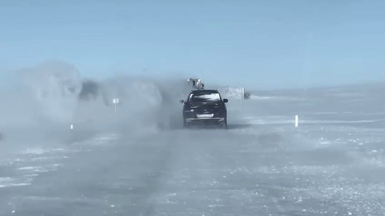 Karayazı'da "Kurdo fırtınası" etkisini gösterdi: Eksi 31 dereceye düşen soğukta iki kişide yüz felci