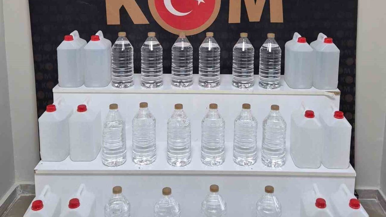 Kargo gönderisinde 80 litre etil alkol ele geçirildi