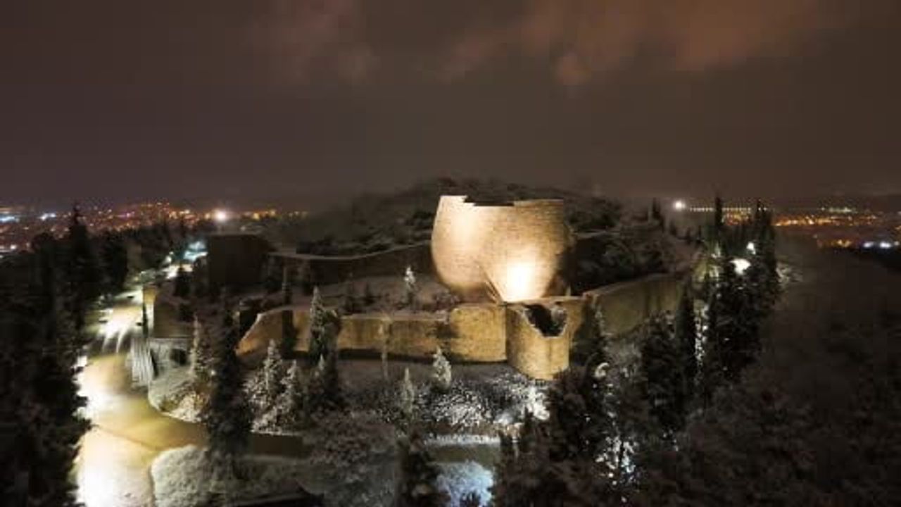 Karla Kaplanan Aydos Kalesi Havadan Görüntülendi