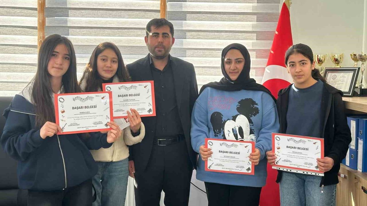 Karne heyecanı velilerde — Karayazı Lisesi