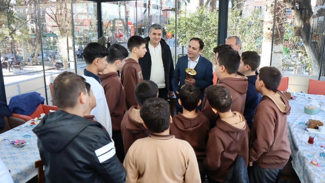 Karpuzlu'da Aydın birincisi voleybol takımına moral kahvaltısı