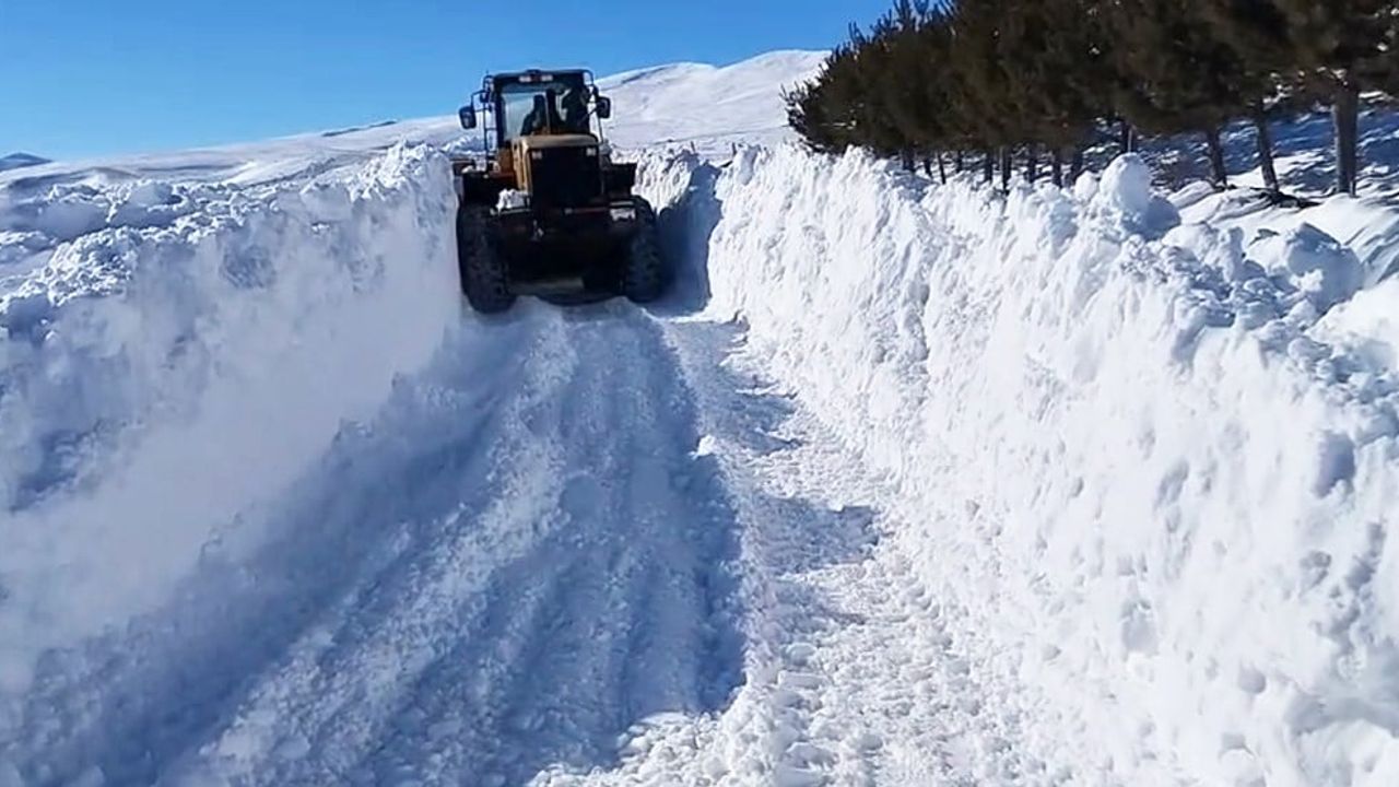 Kars'ta 18 köy yolu tipi nedeniyle ulaşıma kapalı