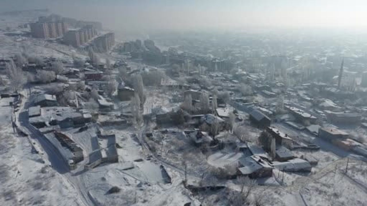 Kars’ta beyaz zarafet: kırağı kartpostallık görüntüler oluşturdu