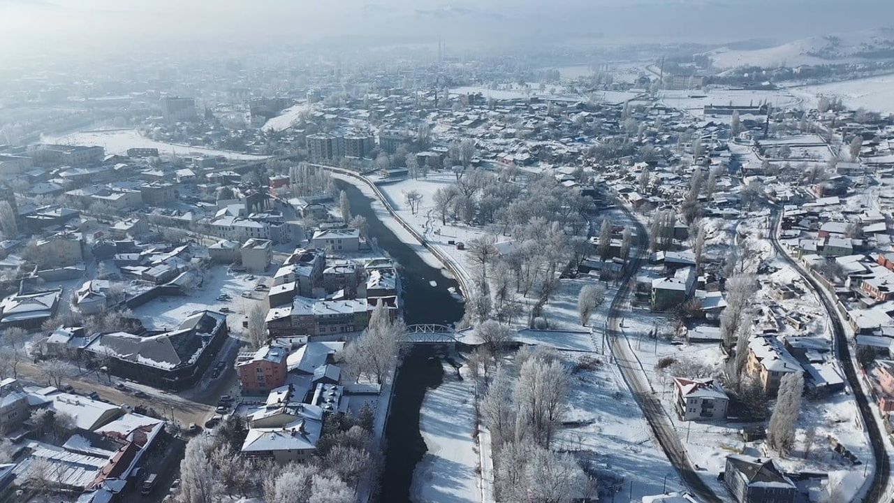Kars’ta beyaz zerafet: kırağı ve sis kenti sardı