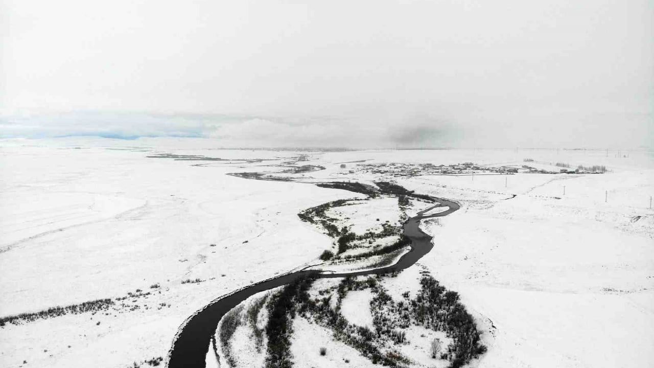 Kars’ta Karla Kaplı Ovalar ve Kıvrılan Menderesler Havadan Görüntülendi