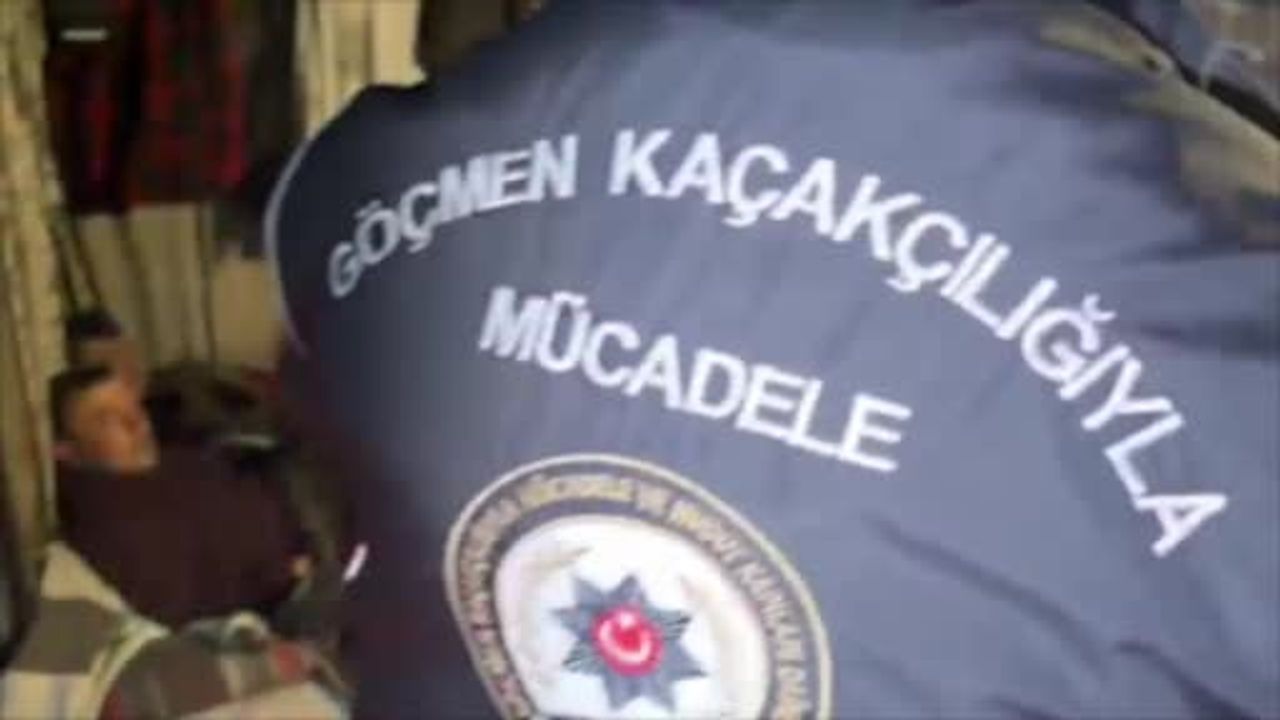 Kars'ta metruk binada 14 düzensiz göçmen yakalandı