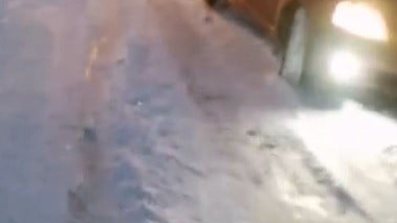 Kars’ta Tipide Kara Saplanan Araçlar Köylülerce Kurtarıldı