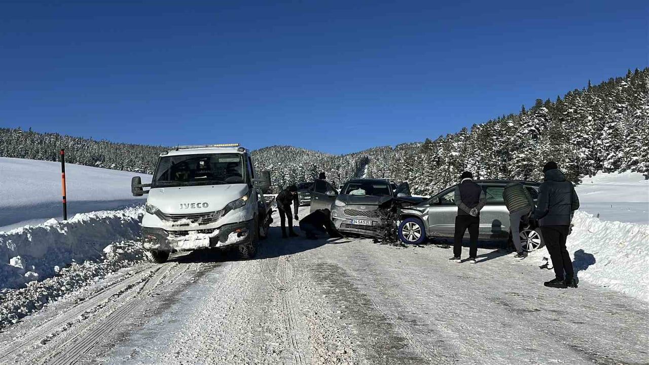 Kartalkaya yolunda iki cipin çarpışması — Yaralanma yok
