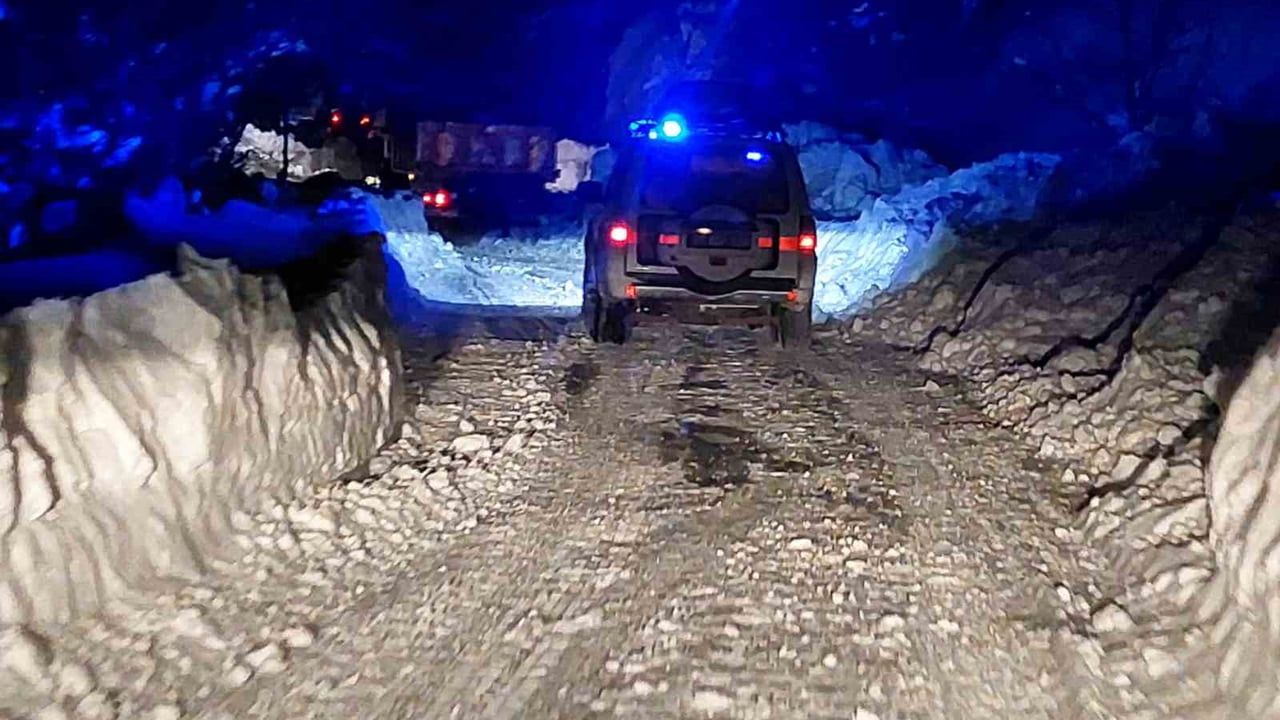 Kastamonu'da karla kapanan köyde yaralıya 4 saatte ulaşıldı