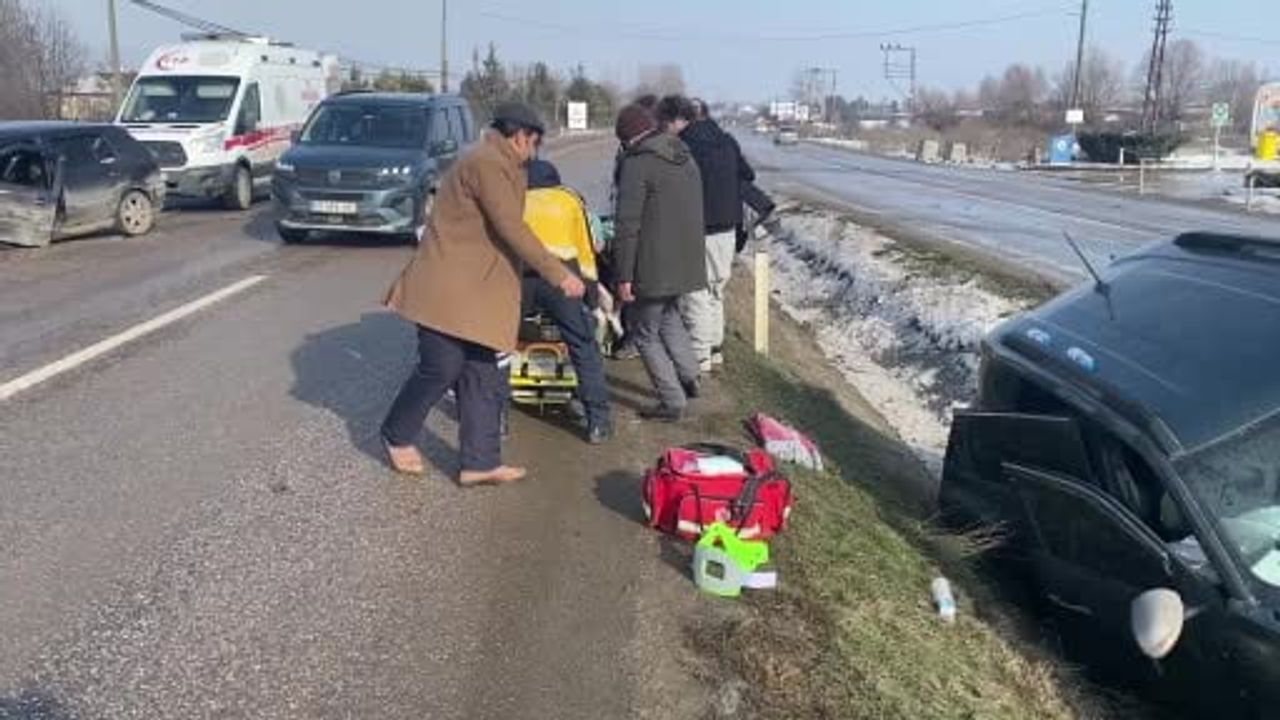 Kastamonu-Taşköprü yolunda cip ile otomobil çarpıştı: 3 yaralı