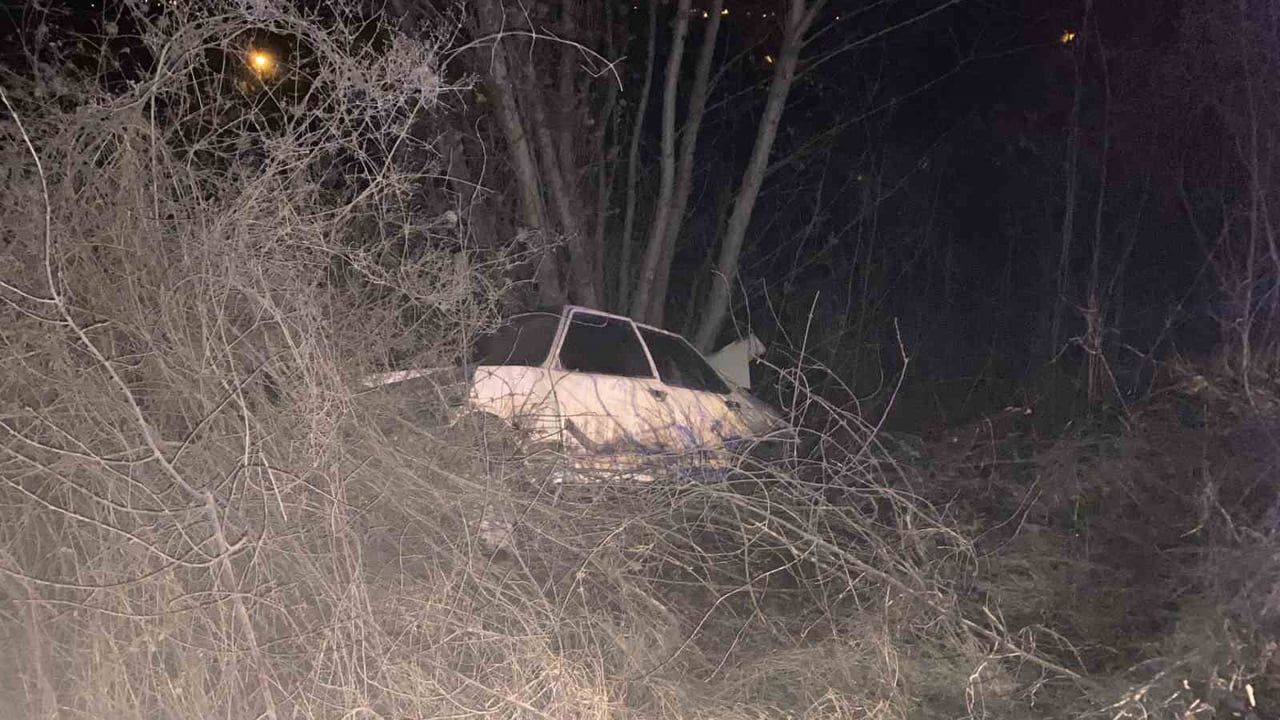 Kastamonu-Taşköprü yolunda otomobil şarampole girip ağaca çarptı: 1 yaralı