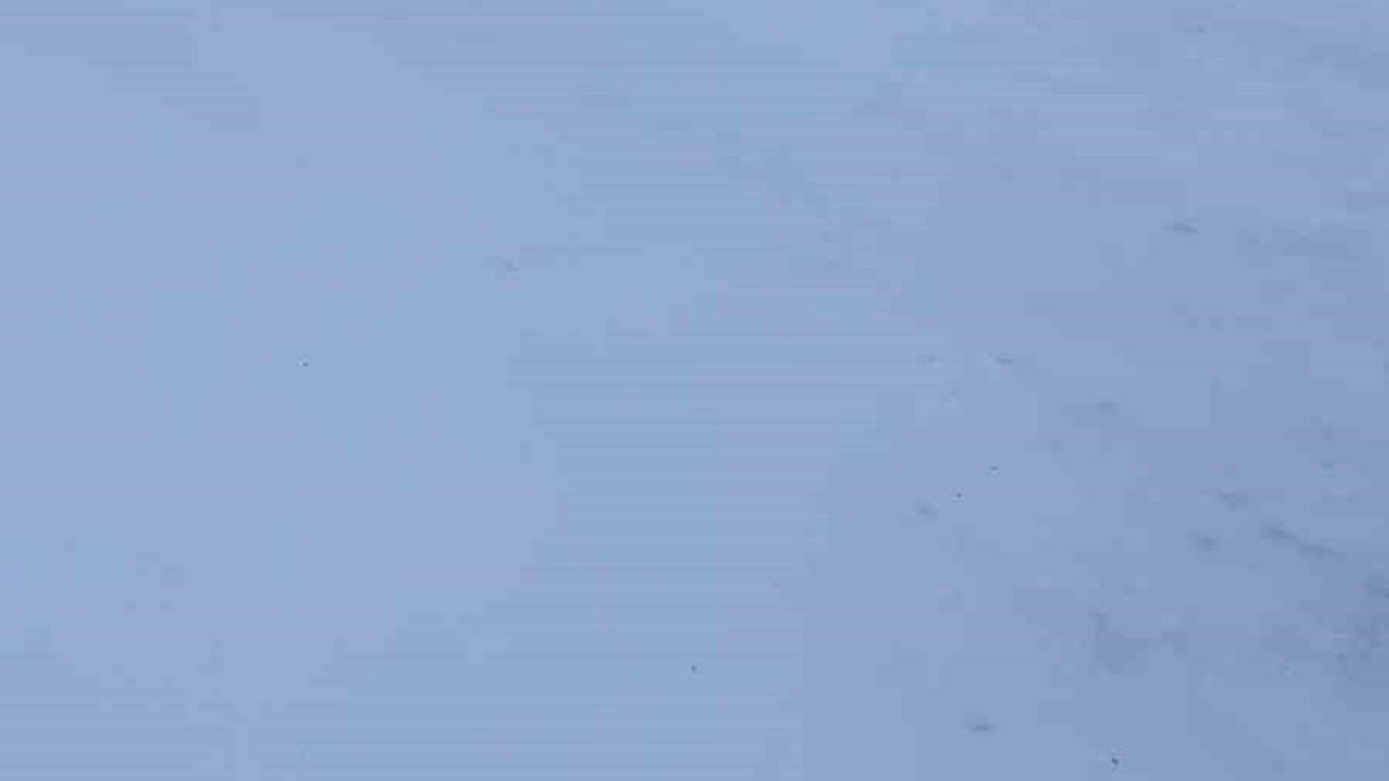 Kavaklıdere'de kar ve buzlanma nedeniyle araçlar yolda mahsur kaldı