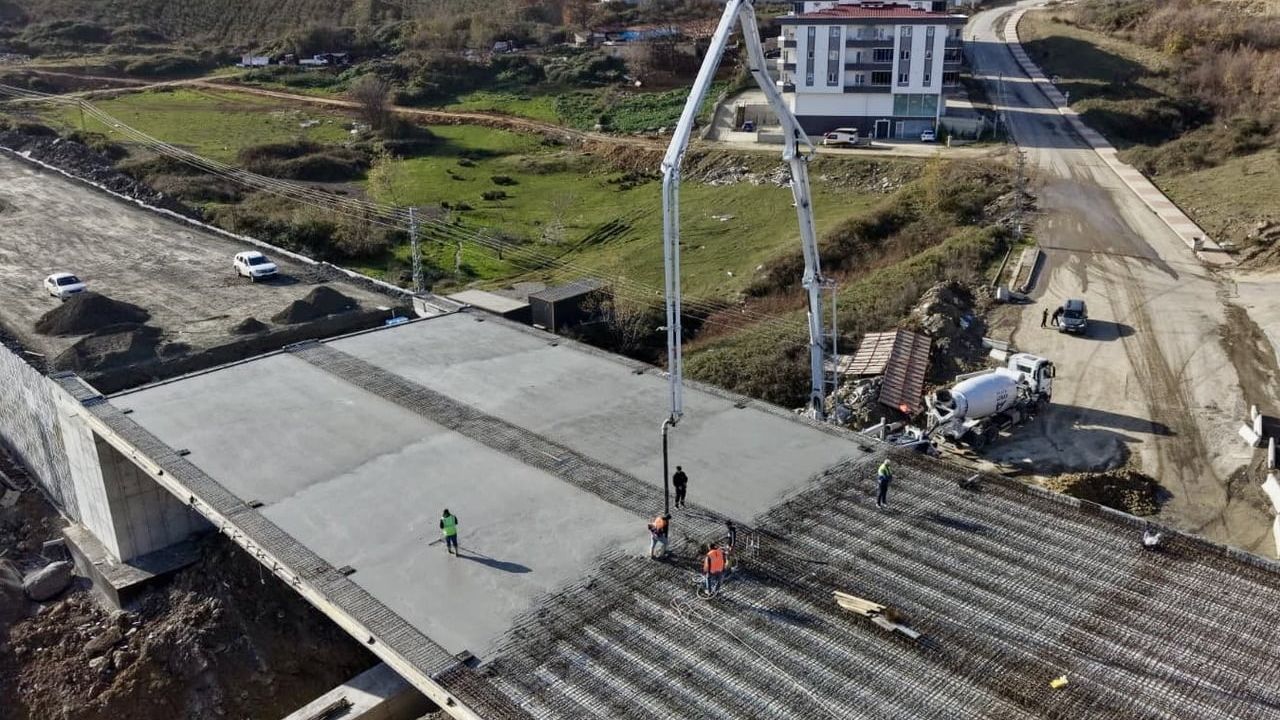 Kavşak düzenlemelerinde son aşama: Üst ve alt geçit çalışmaları tamamlanıyor