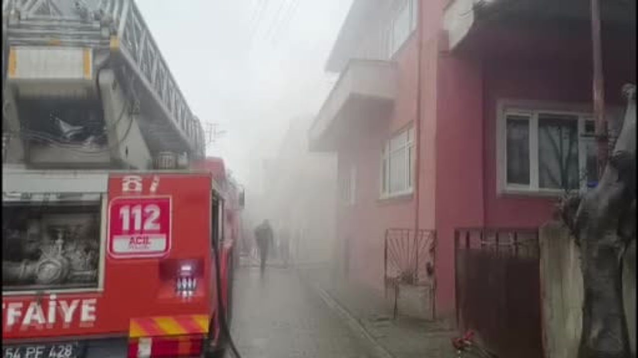 Kaynarca'da yabancı uyruklu ailenin evinde yangın söndürüldü