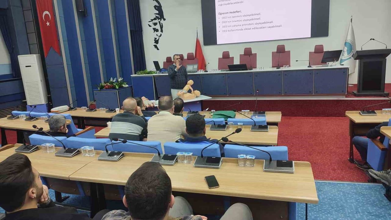 Kayseri Büyükşehir personeline sertifikalı ilk yardım eğitimi verildi