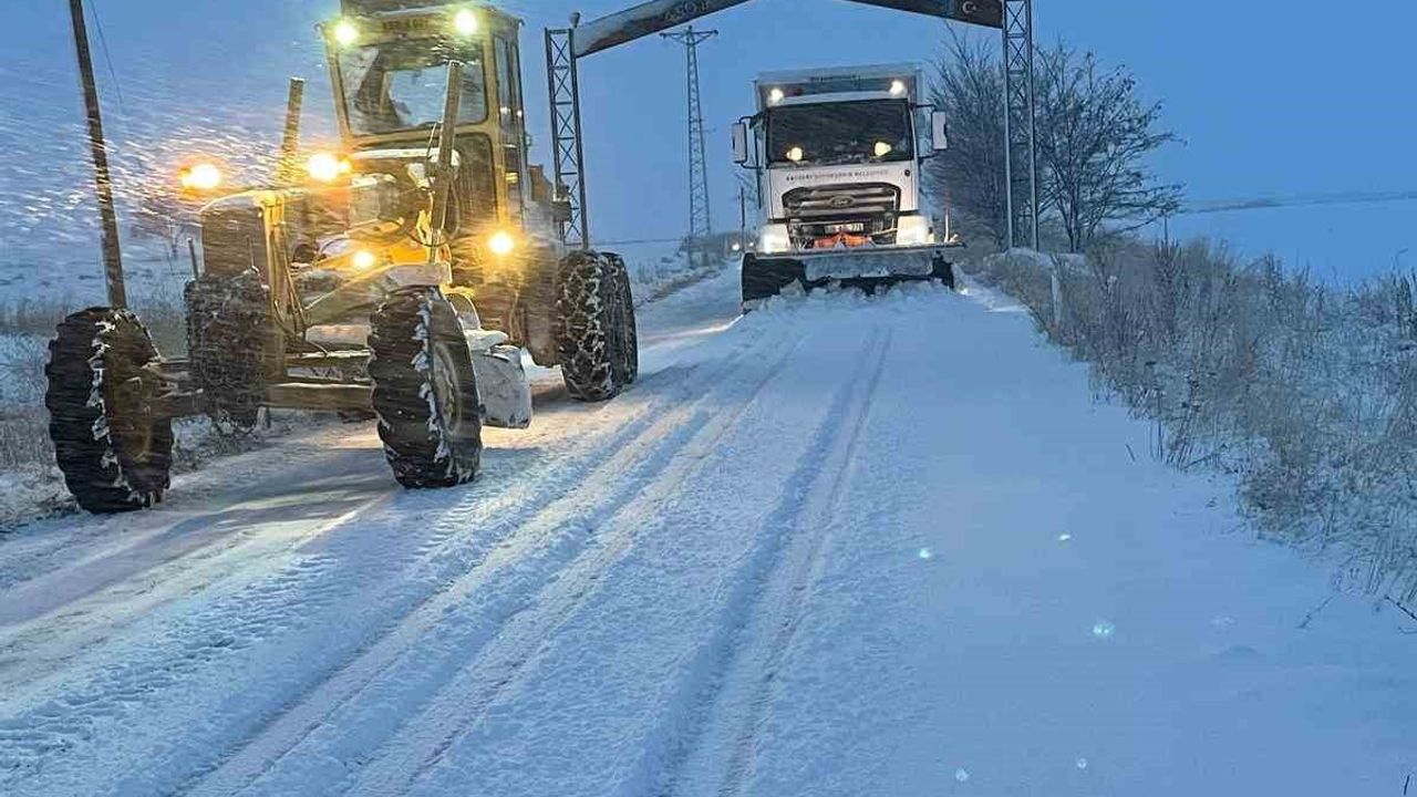 Kayseri'de 146 mahalle yolu ulaşıma açıldı, 26 yol halen kapalı
