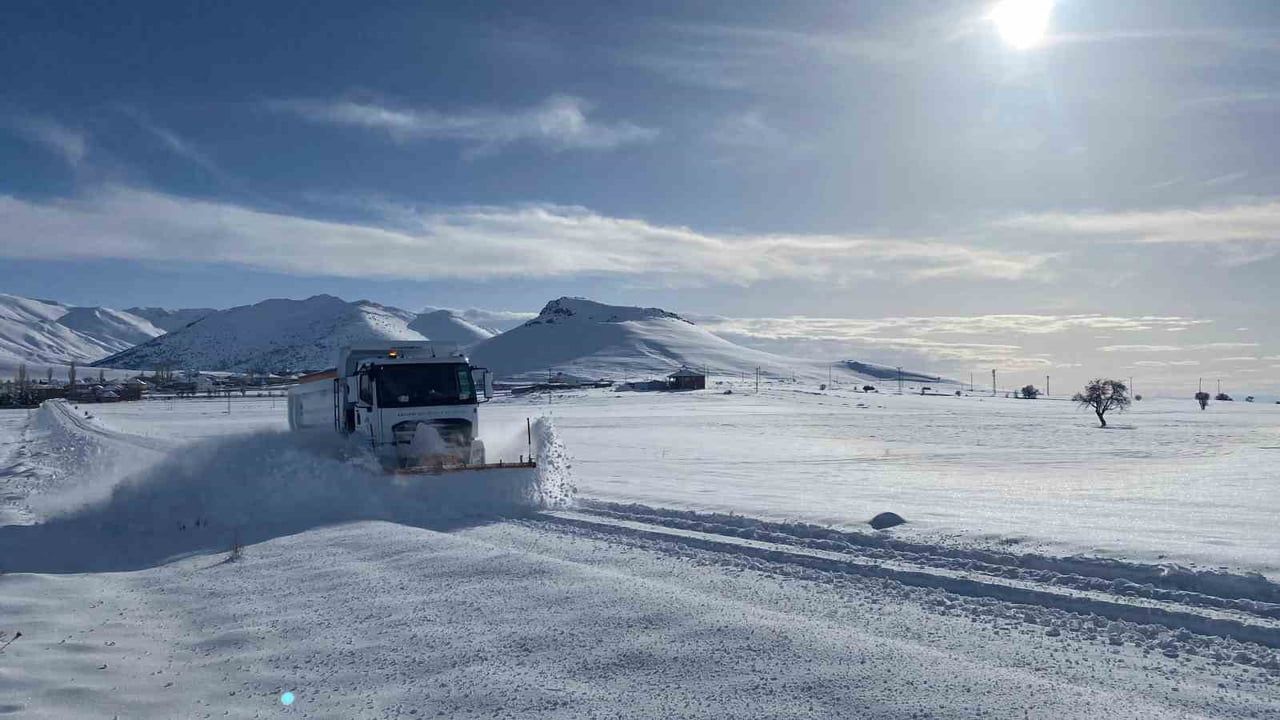 Kayseri'de 333 kırsal mahalle yolu ulaşıma açıldı