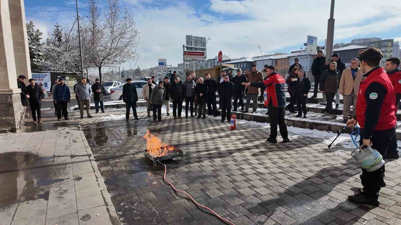 Kayseri'de Din Görevlilerine Afet Farkındalık ve Bağımlılıkla Mücadele Eğitimi