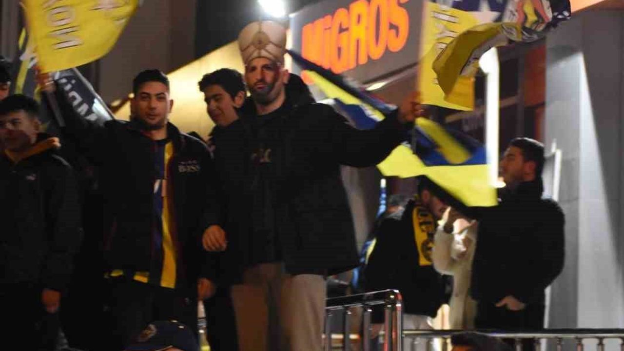 Kayseri'de Fenerbahçe Taraftarlarından Süper Kupa Coşkusu