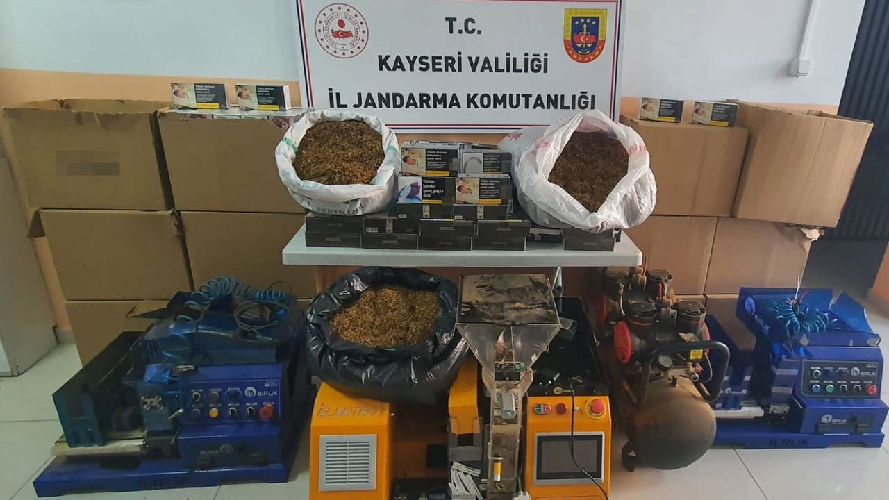 Kayseri'de kaçakçılık operasyonu: 2 gözaltı, 131 bin makaron ele geçirildi