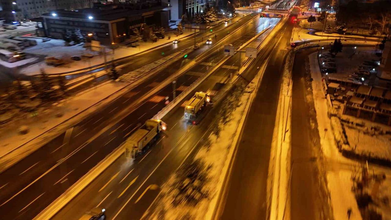 Kayseri'de kar seferberliği: 187 kırsal yol açıldı, 46 yolda çalışmalar sürüyor