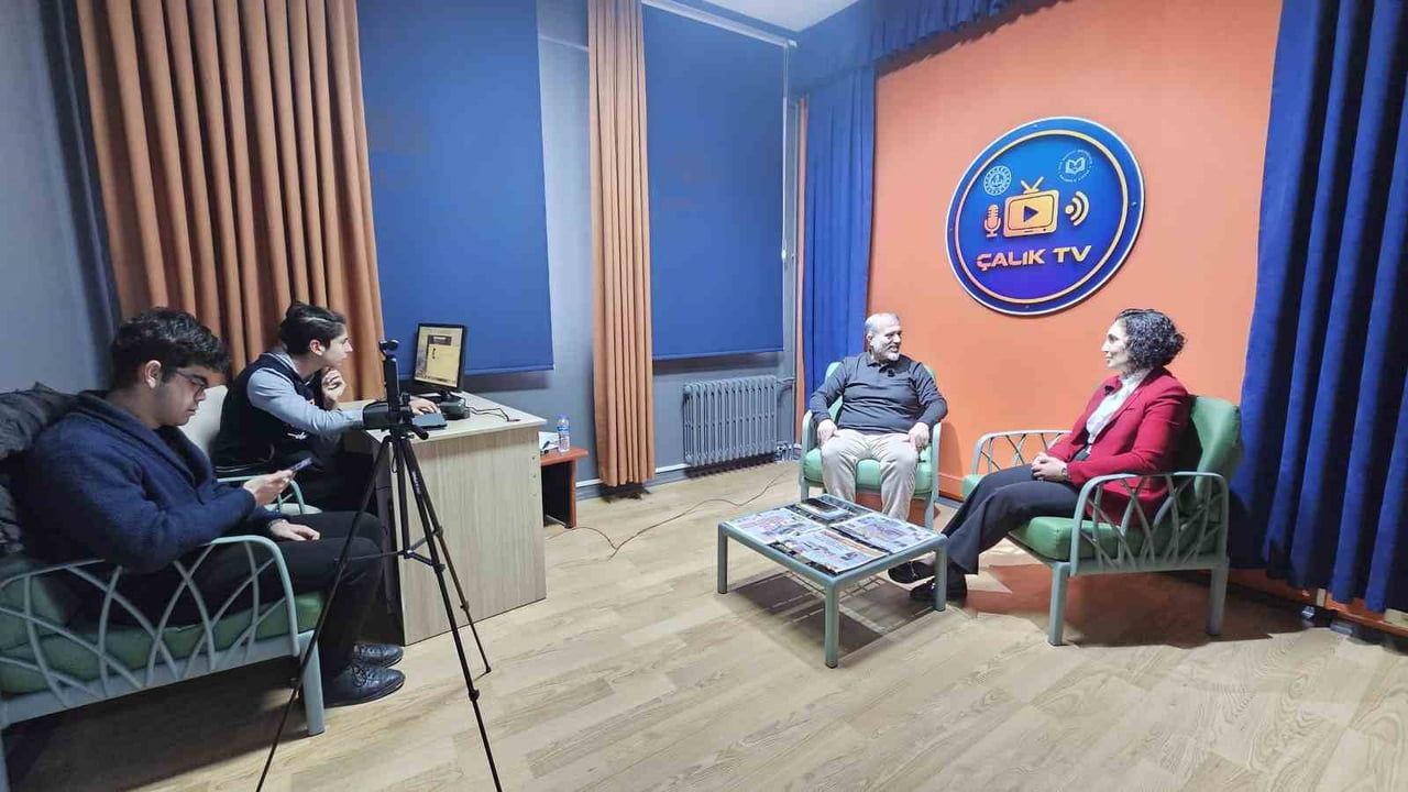 Kayseri'de lise, okul bünyesinde kurduğu Çalık TV ile etkinlikleri yayımlıyor