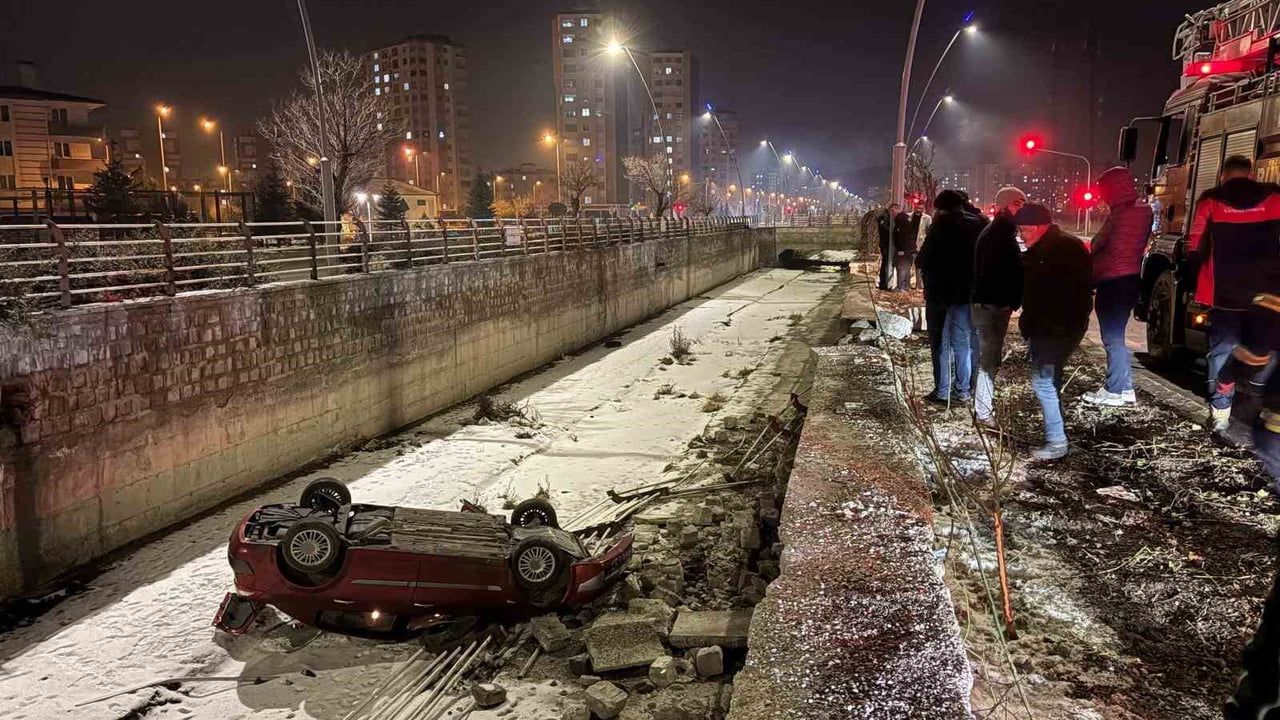 Kayseri’de otomobil 5 metrelik kanala uçtu: 1 yaralı