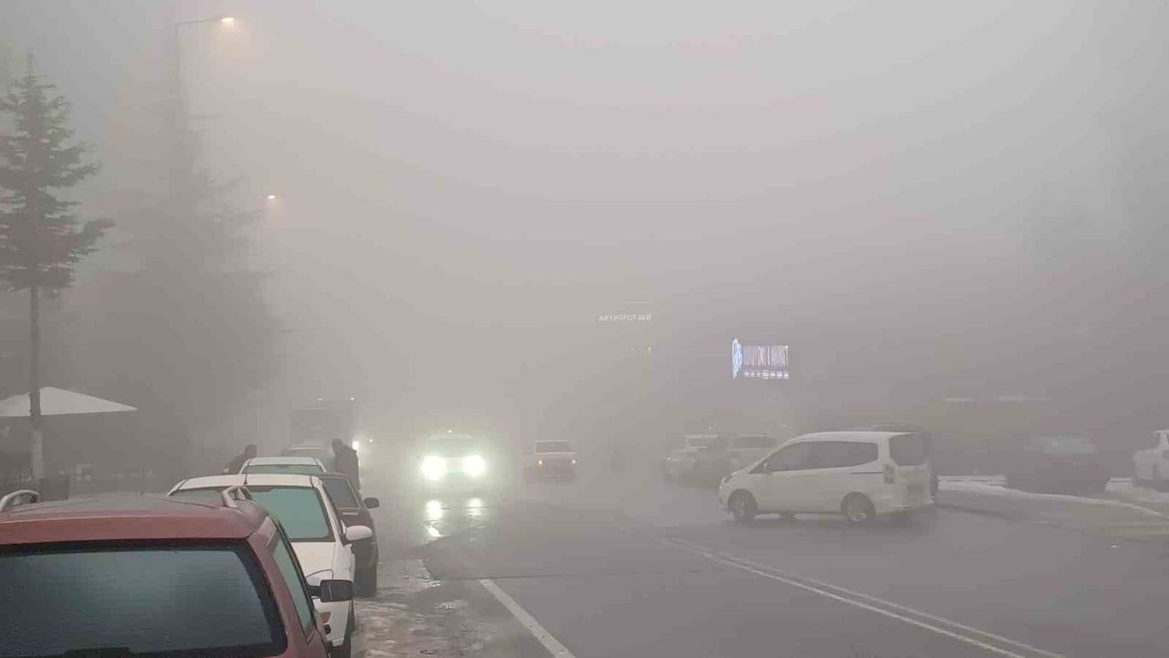 Kayseri'de Sabah Sis: Görüş Mesafesi 25 Metreye Kadar Düştü