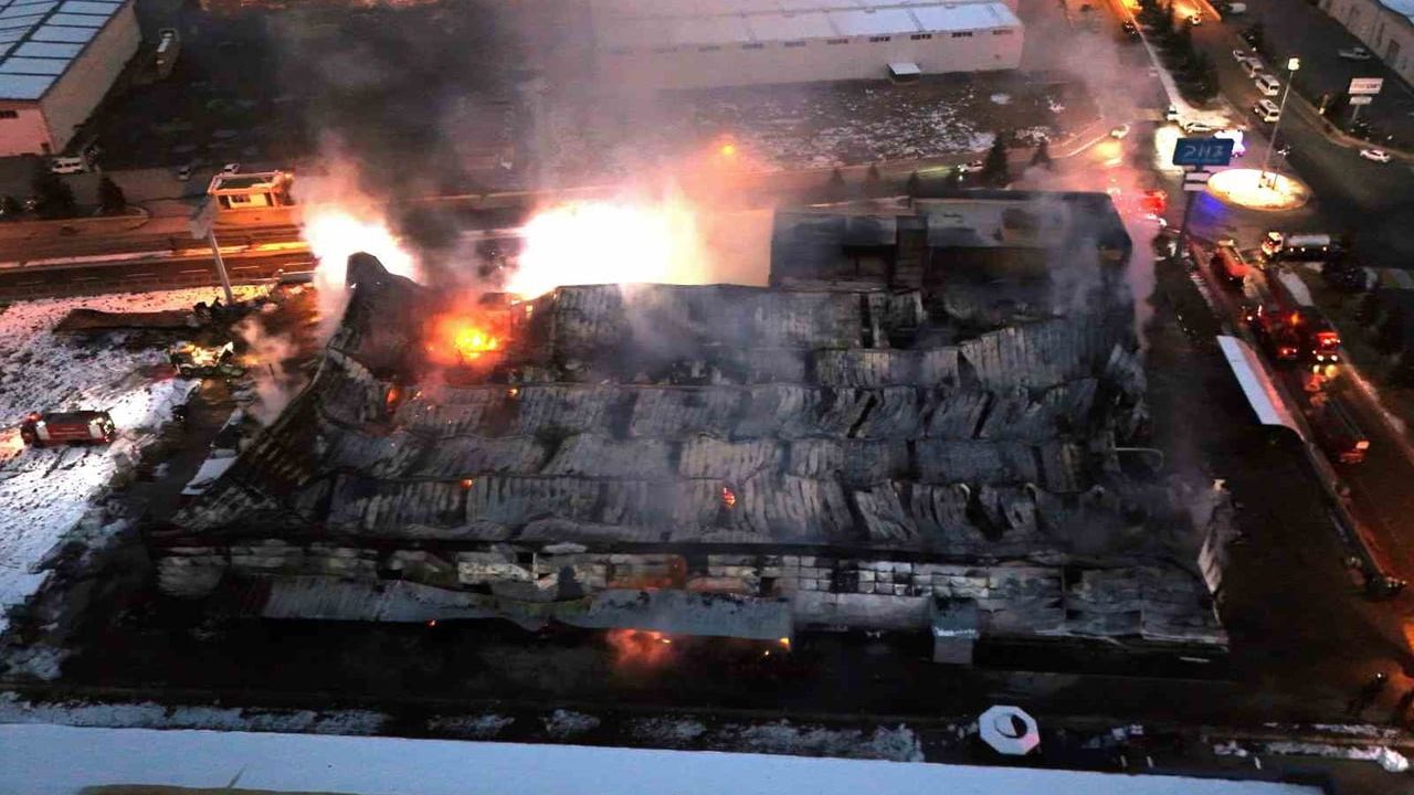 Kayseri'deki mobilya fabrikası yangını davası ertelendi