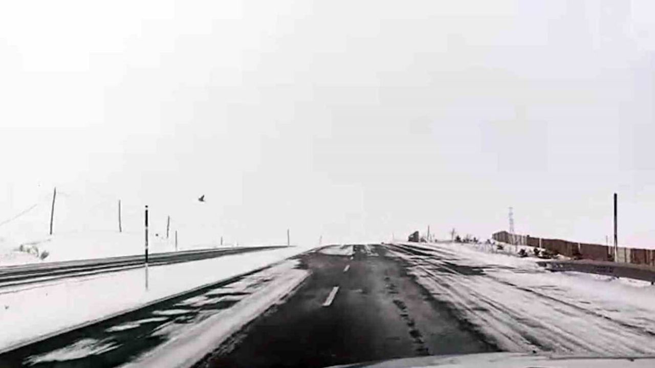 Kayseri-Malatya ve Kayseri-Kahramanmaraş yolları kar nedeniyle kapandı