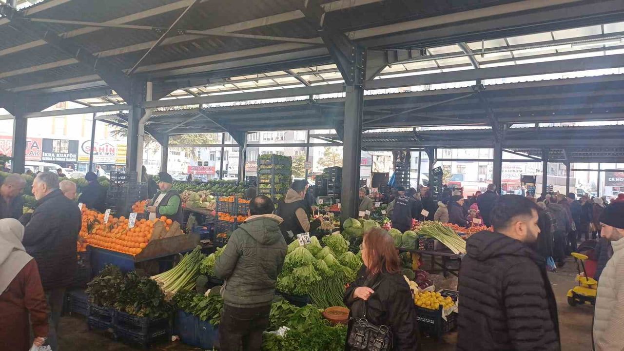 Kayseri pazarında zam şampiyonu salatalık: tezgâhta 150 TL