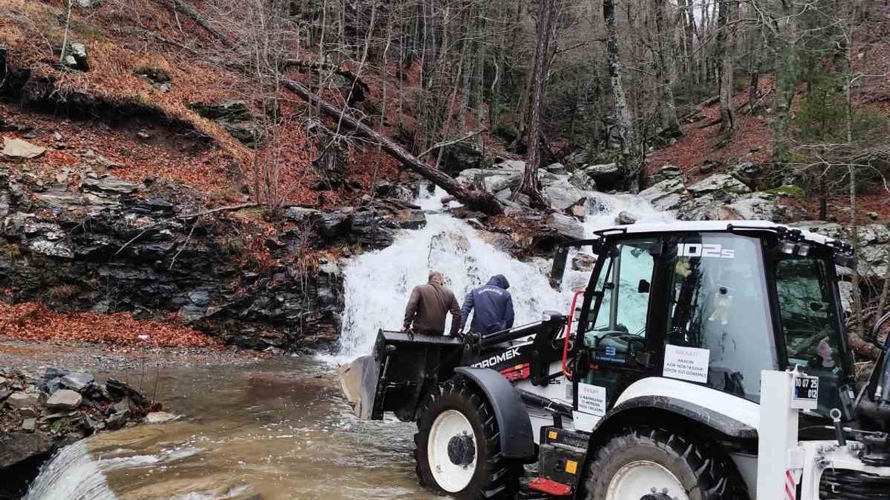 Kaz Dağları'nda mahsur kalan 2 kişi ekiplerin 12 saatlik çalışmasıyla kurtarıldı