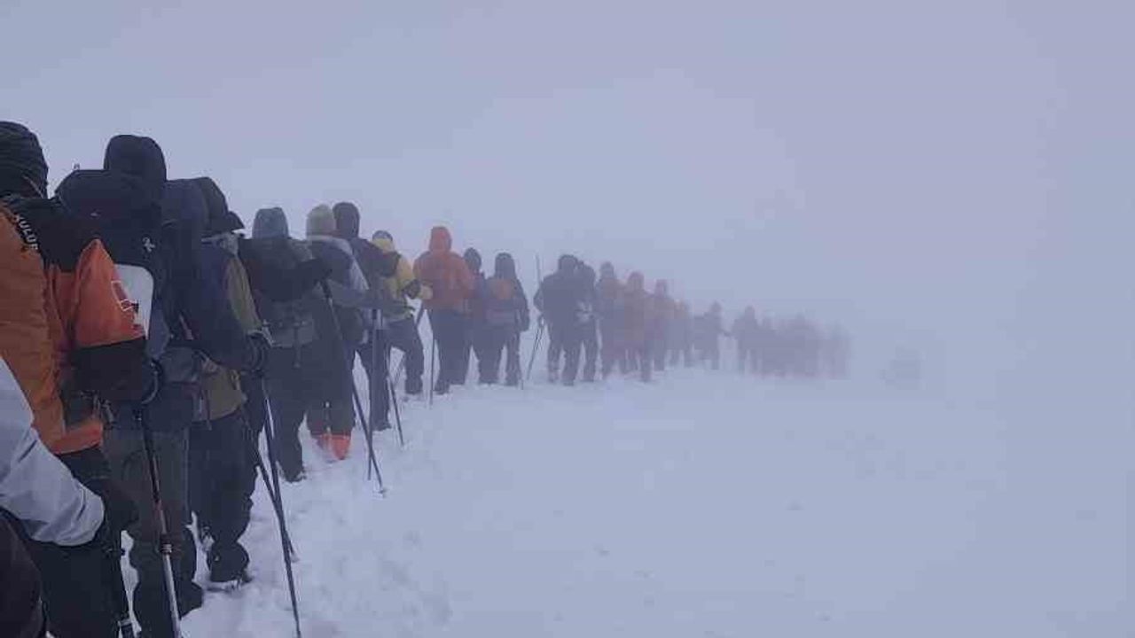 Kazıkbeli Savaşı Anısına Honaz Dağı'na 2 bin 571 metre Zirve Tırmanışı