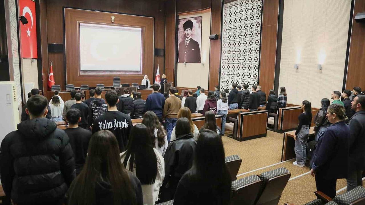 Keçiören Belediyesi stajyerlere yaşam ve dijital güvenlik eğitimi verdi