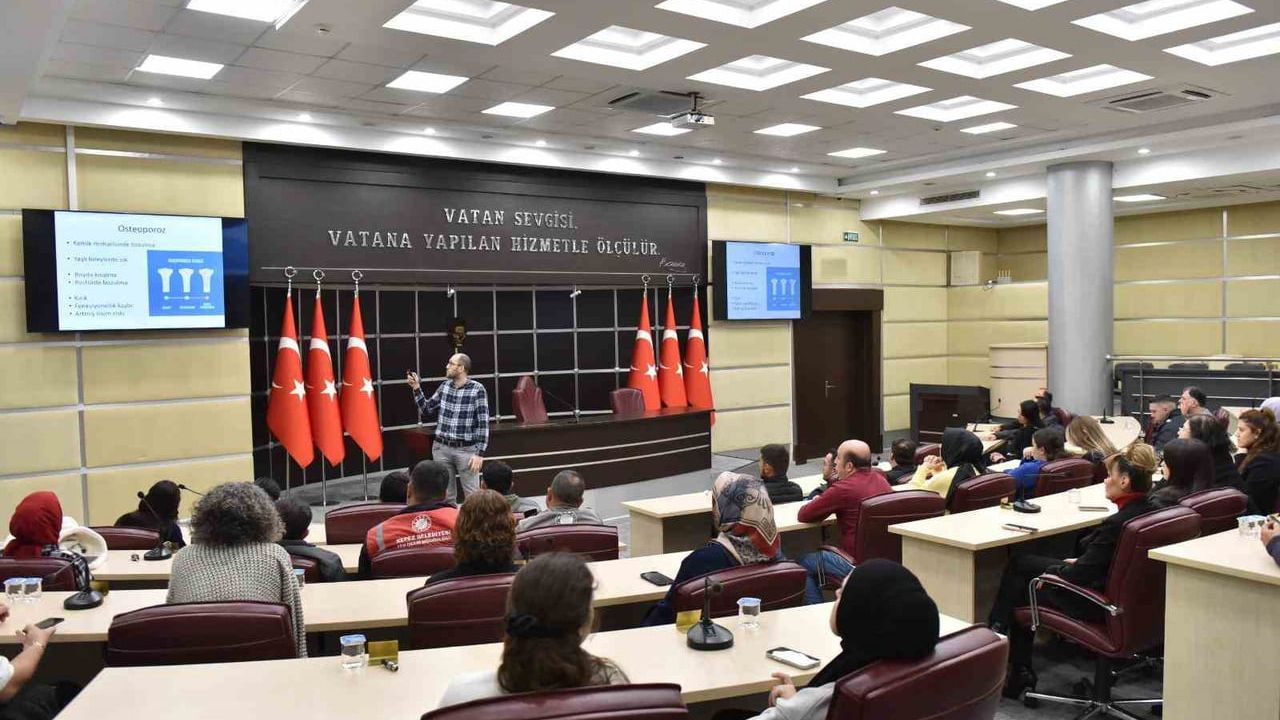 Kepez Belediyesi'nden yaşlı dostu kent için personel eğitimi