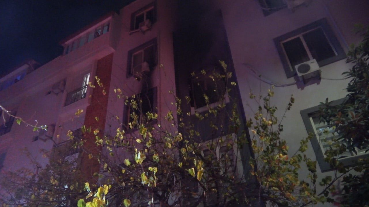 Kepez'de 5 katlı apartmanda 2'nci katta yangın