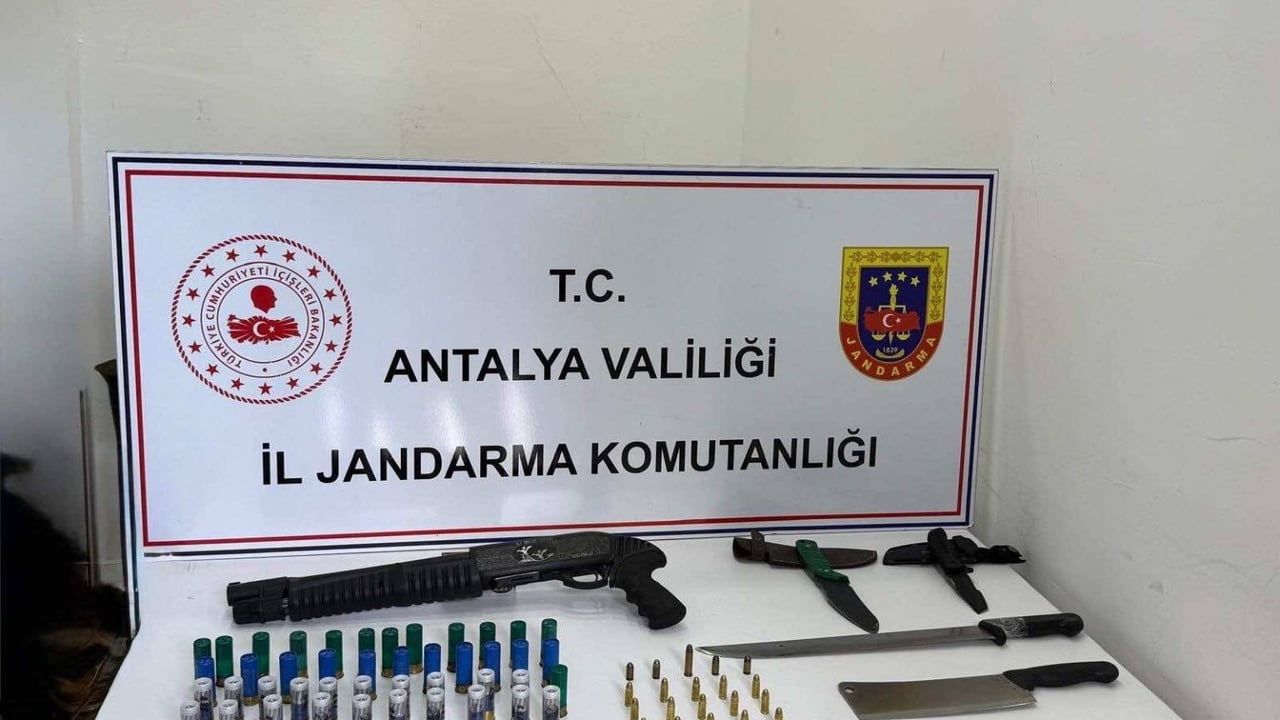 Kepez’de jandarma operasyonunda ruhsatsız silah ve çok sayıda fişek ele geçirildi