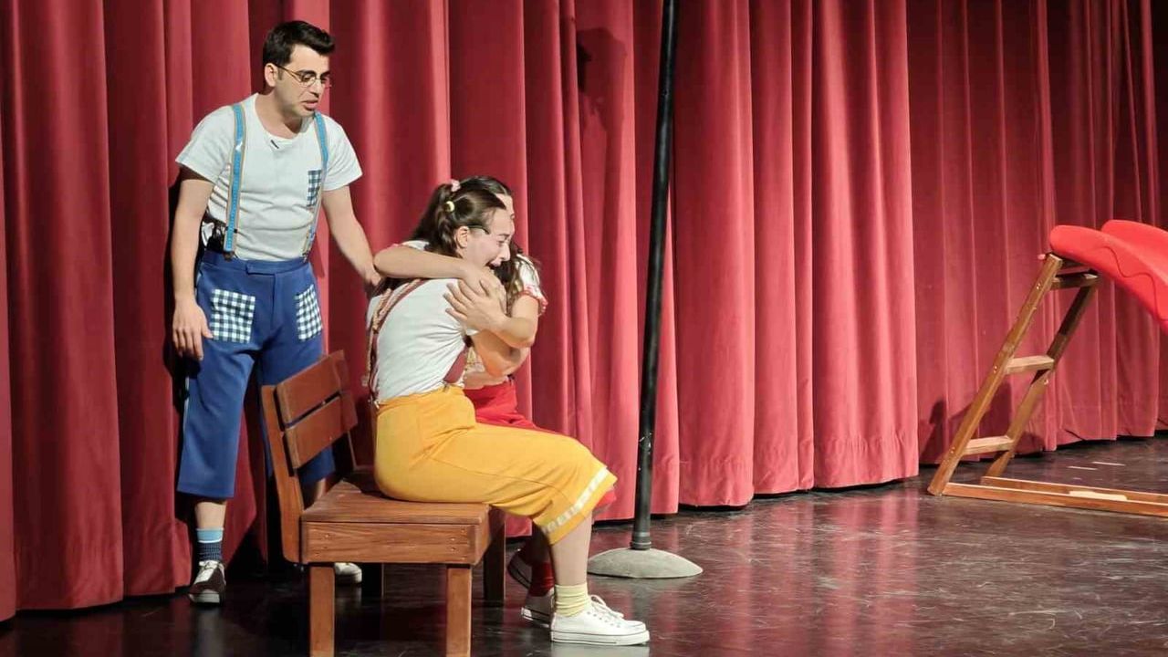 Kepez Kent Tiyatrosu 2026'nın ilk çocuk oyunu 'Dilek Elması'nı sahneledi