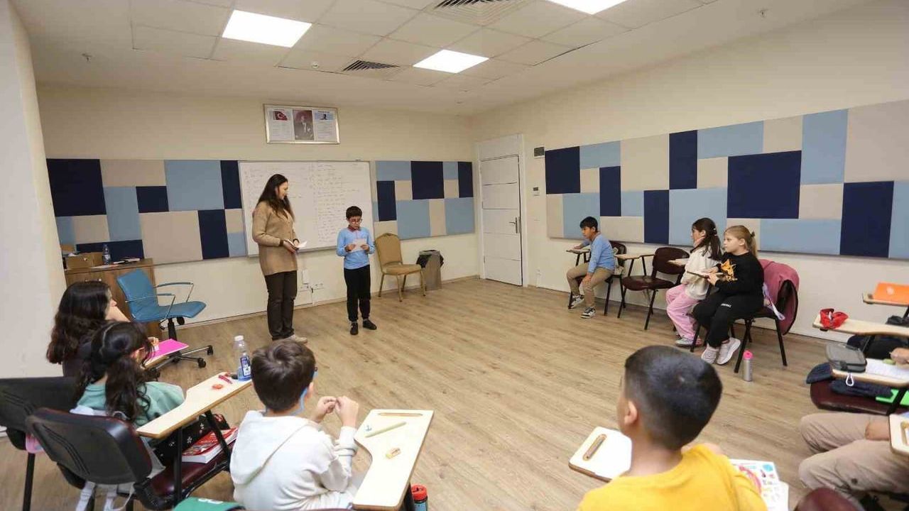 Kepez'te ücretsiz İngilizce ve Rusça kursları — Mimar Sinan Akademi