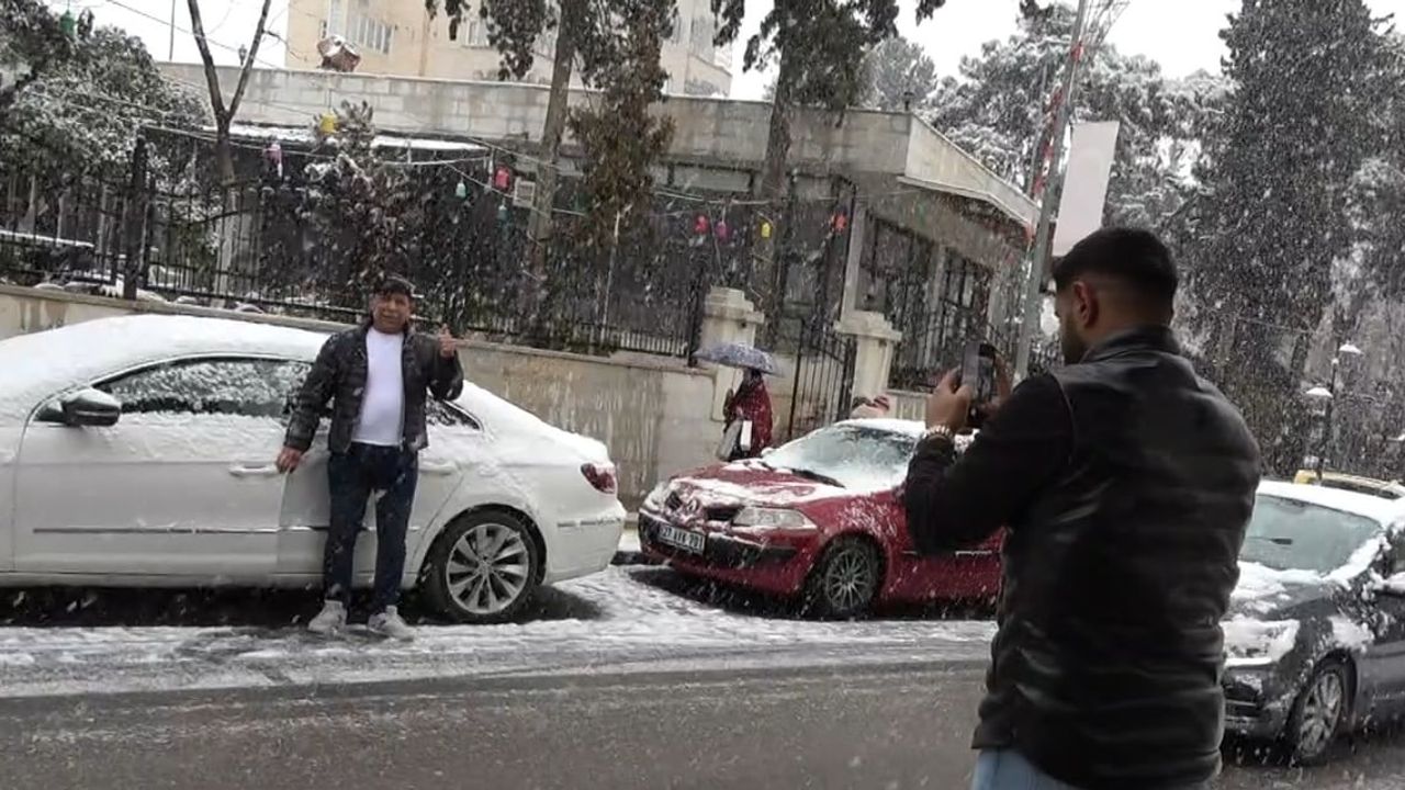 Kilis'te ikinci kar yağışı beyaz manzaralar oluşturdu