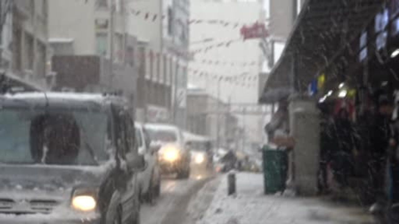 Kilis'te kar yağışı devam ediyor